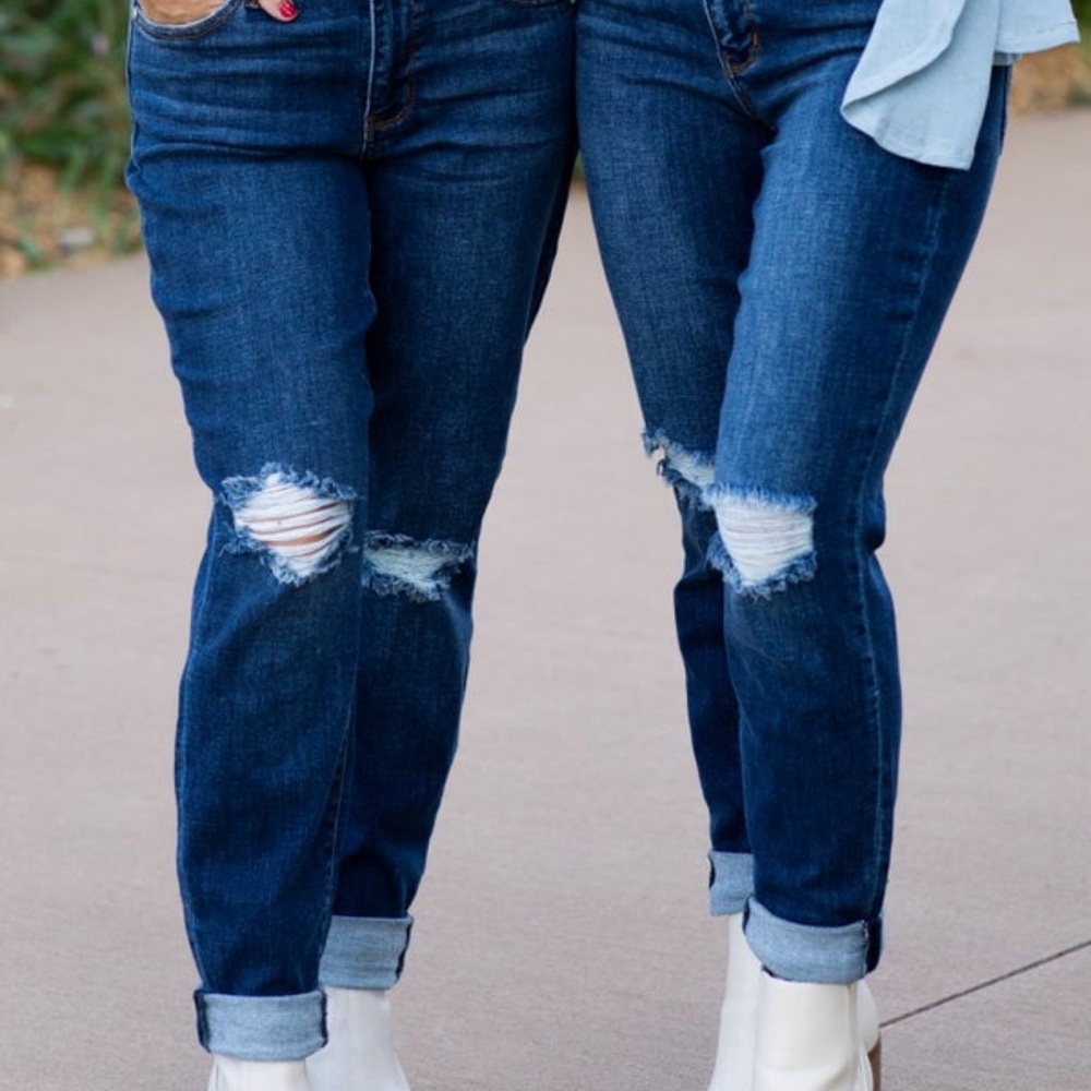 Judy Blue Slim Fit Mid-rise with distressing, Size 9 Super comfortable
